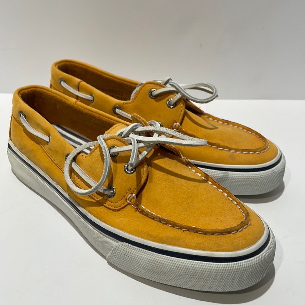Mens yellow Sperry Boat shoe - size 9